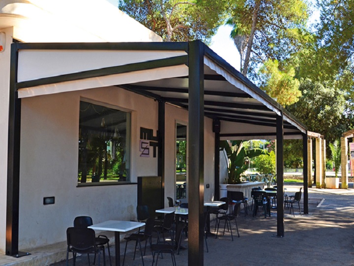 PERGOLE ADDOSSATE IN FERRO